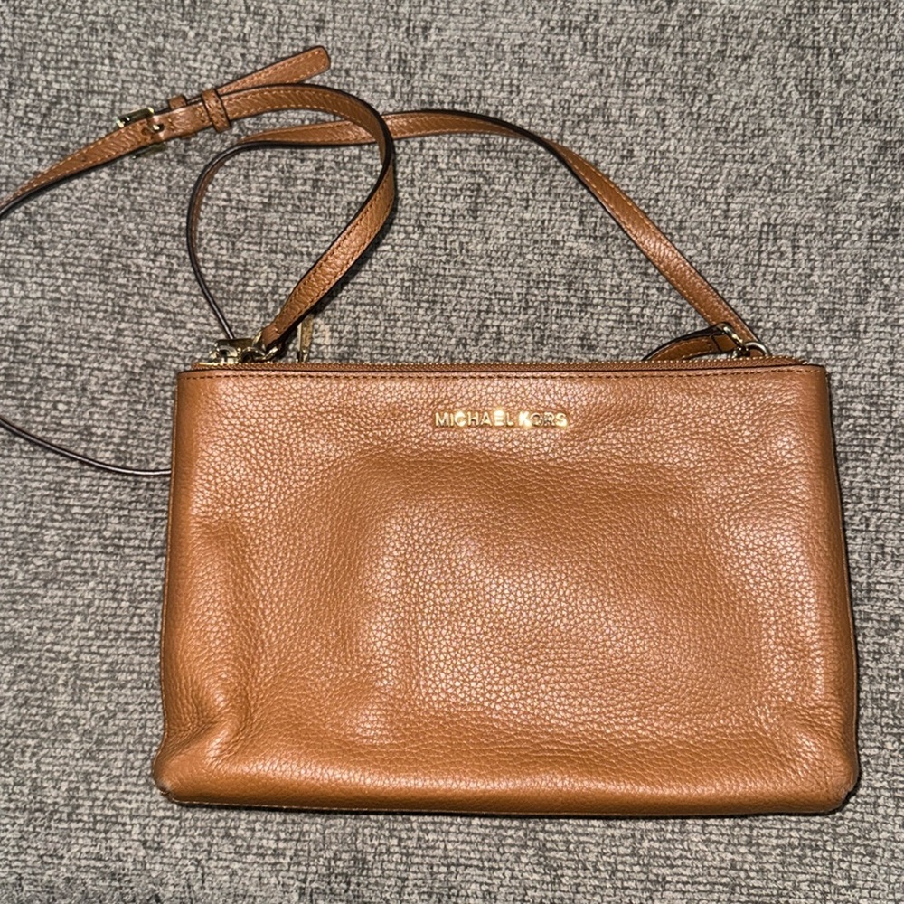 Cross body Michael Kors purse